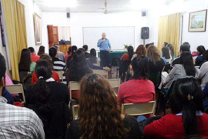 Jornada "La enseñanza de la Literatura" y Taller "La construcción del personaje" a cargo de Orlando Van Bredam